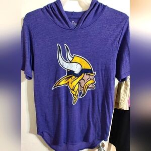 Mens S Minnasota Vikings Hooded T-shirt. Like New. Worn Once.